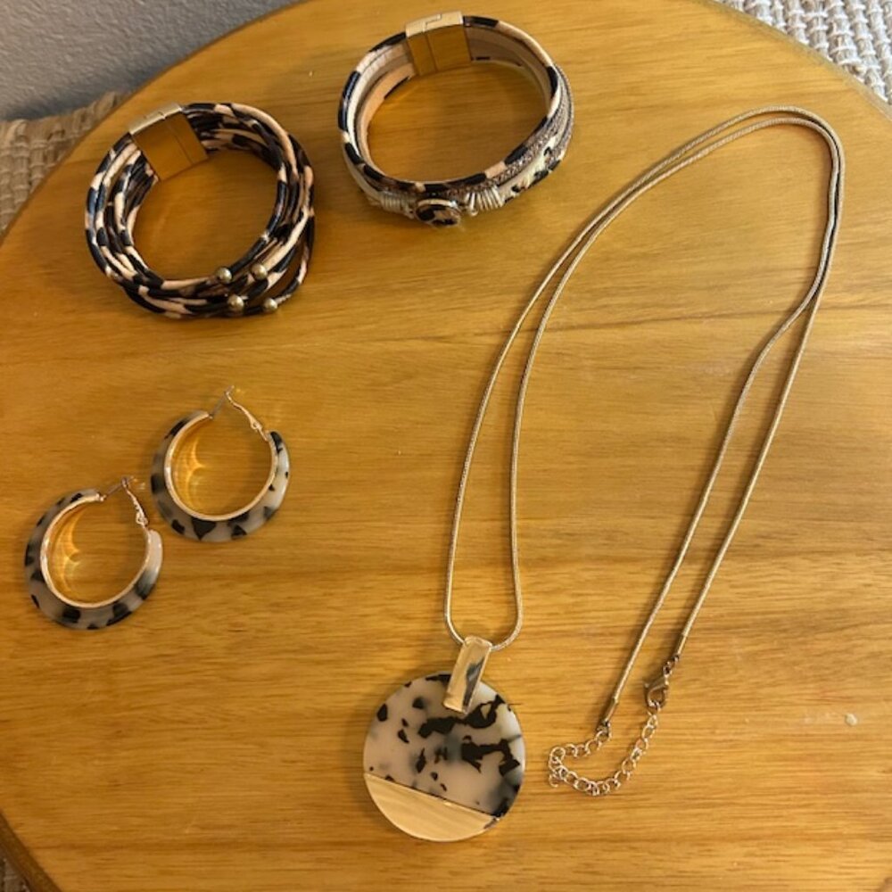 Leopard/Gold-tone Jewelry Set